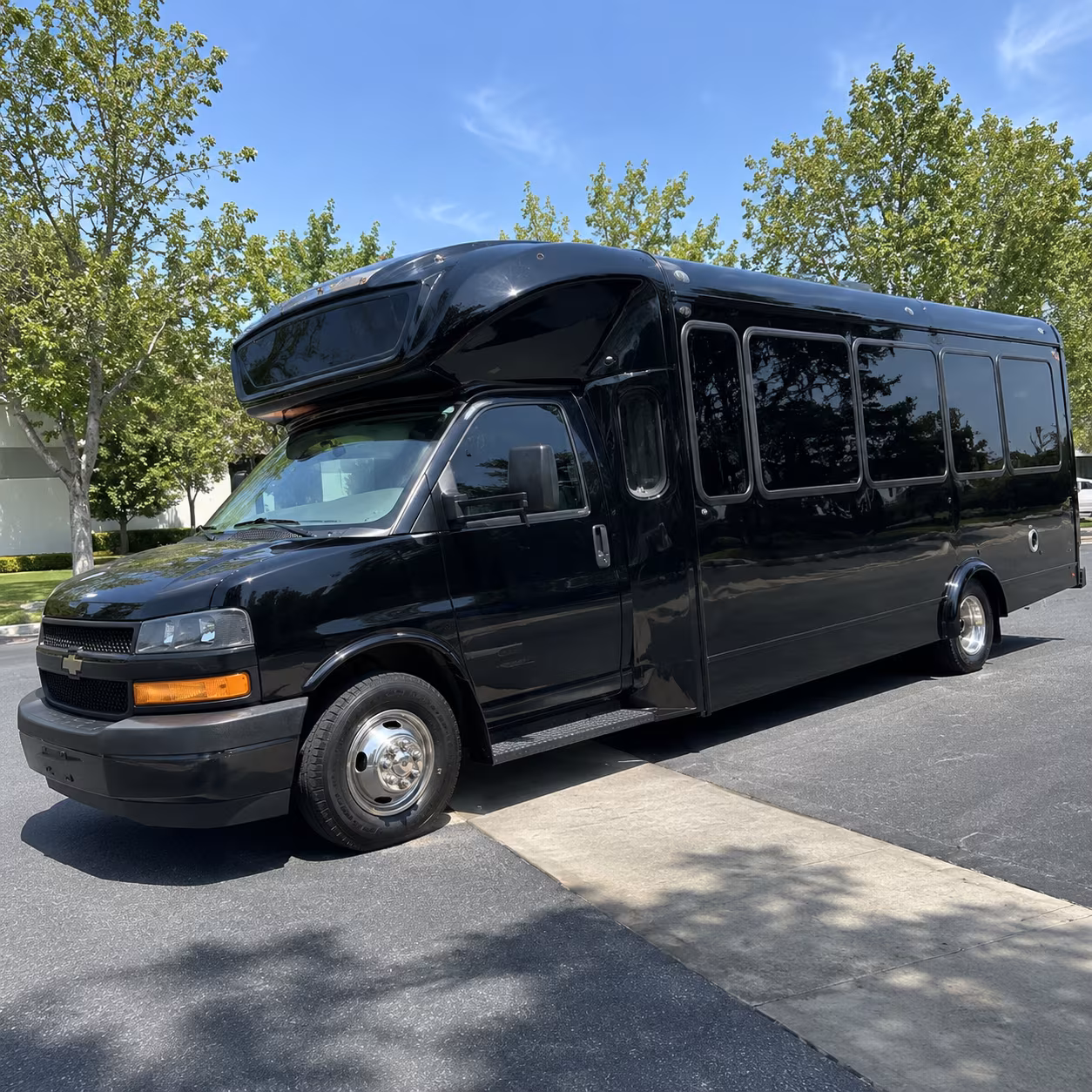 boulder 15 passenger party bus