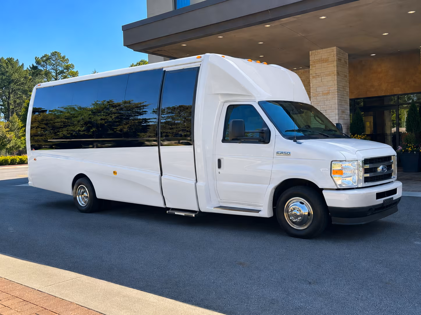 broomfield easy employee shuttles with a broomfield bus rental